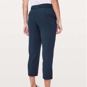 Lululemon On The Fly Crop *Woven 23" True Navy 2